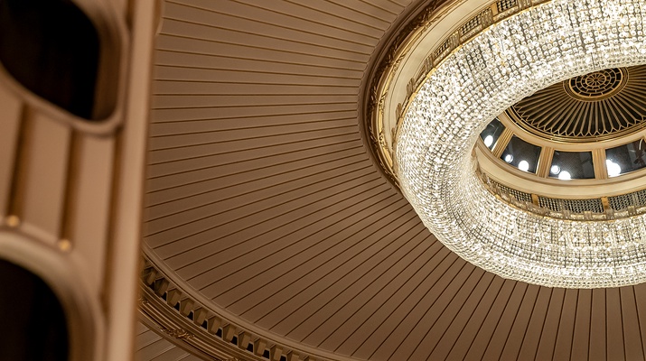 Großer Luster im Opernsaal, Wiener Staatsoper