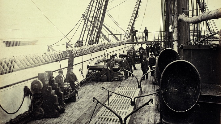 Charles Junod Das Deck der Schraubenfregatte Schwarzenberg nach dem Seegefecht bei Helgoland, 1864 (Ausschnitt)
