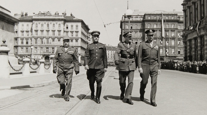 Wien 1945-1955 Besatzungszeit. Siegesparade der Alliierten am Schwarzenbergplatz. 8. Mai 1952