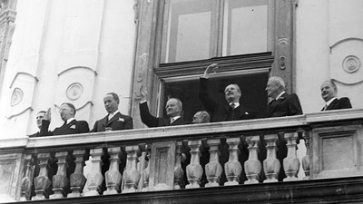 Staatsvertrag 1955 - Am Balkon des Belvedere Figl, Macmillan, Molotow winken