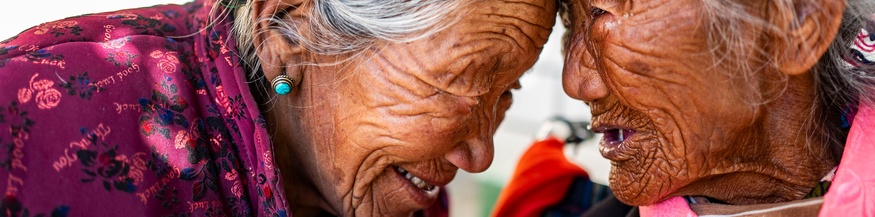 Zwei sehr alte Damen in Tibet
