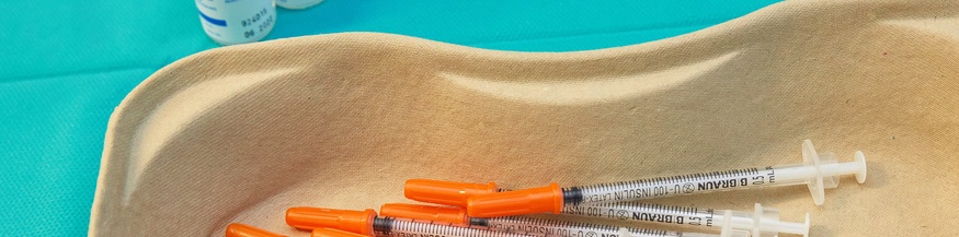 Schale mit Botoxspritzen