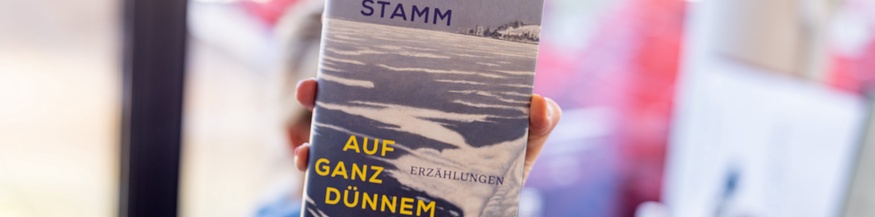 "Auf ganz dünnem Eis". Von Peter Stamm