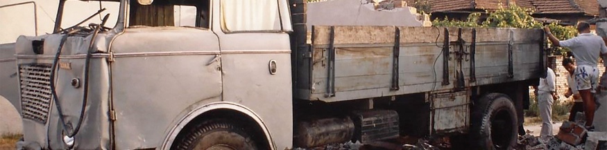 LKW nach Mauerdurchbruch, Tirana, Juli 1990