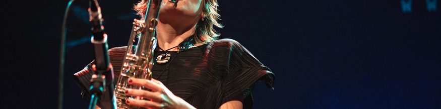 Saxofonistin Zoh Amba