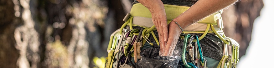 Kletterin mit Magnesium