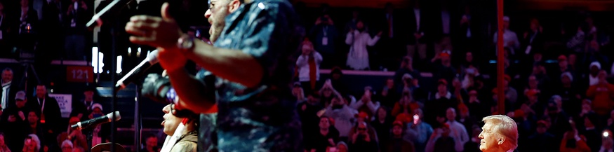 Village People spielen "YMCA" neben Donald Trump