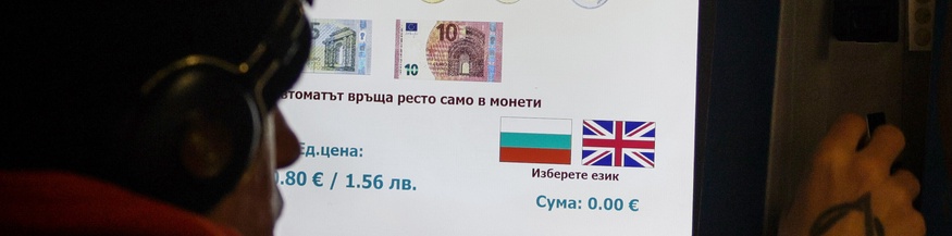 Ein Mann kauft sich ein Ticket