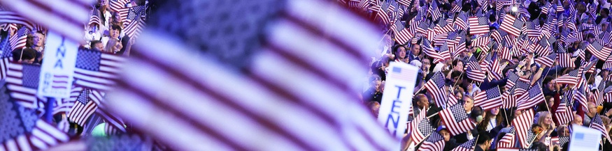 US-Flaggen während einer Wahlveranstaltungen in den USA