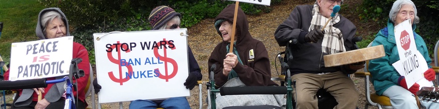 Protestierende Pensionist:innen
