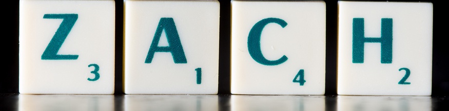 Der Begriff "zach", ausformuliert mit Buchstaben-Steinen.