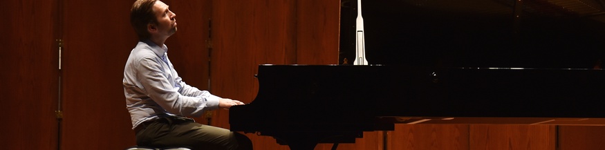 Leif Ove Andsnes am  Klavier