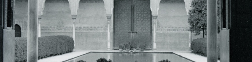 Foto des Innenhof der Alhambra.