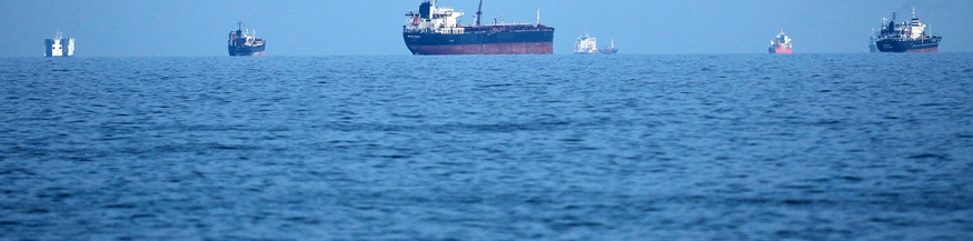 Schiffe vor der Straße von Hormus