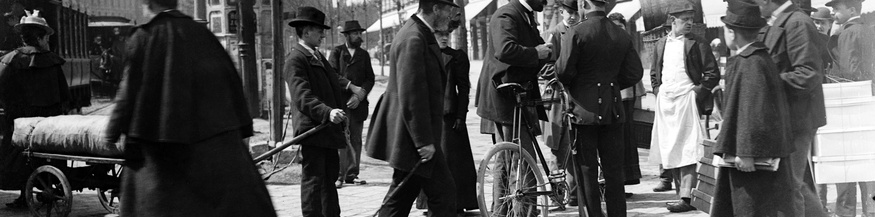 PICTUREDESK.COM/BRANDSTAETTER IMAGES/ARCHIV SETZER-TSCHIEDEL Am Opernring in Wien, um 1900. Foto vermutlich von Franz Kaiser.