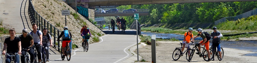 Der Wientalradweg am oberen Wienfluss  Der Wientalradweg am oberen Wienfluss zwischen Hietzing und Hütteldorf