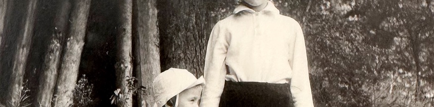  Irina und Ruth Cerha: gemeinsames Theaterspielen im Landhaus in Maria Langegg