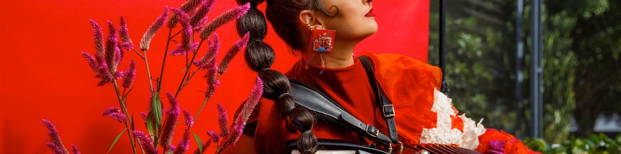 Frau mit Akkordeon: Liva Mattos