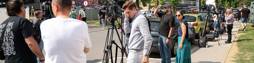 Medienleute in Graz auf der Straße