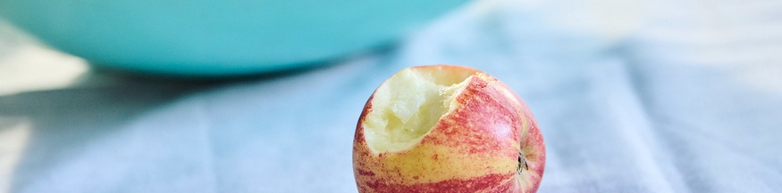 Angebissener Apfel