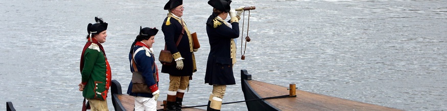 Darsteller stellen eine Szene nach (als/mit George Washington)