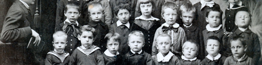 Archivaufnahme einer Schulklasse aus dem Jahr 1886