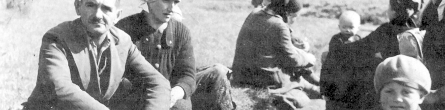 Das Sammellager in der Ebenthaler Straße in Klagenfurt/Celovec, 14./15. April 1942, von wo aus Kärntner SlowenInnen in diverse Lager des Altreiches deportiert wurden.