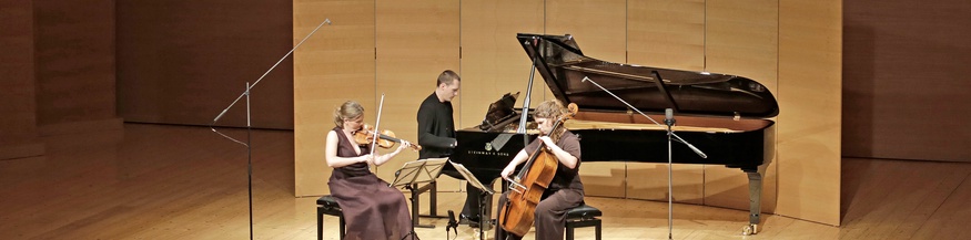 Veronika Eberle, Violine; Julia Hagen, Violoncello; Lukas Sternath, Klavier