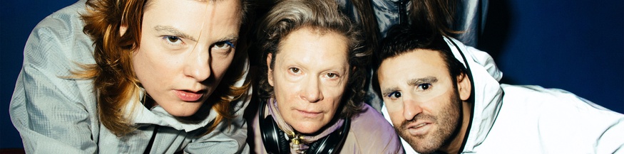 "Radio Goo Goo", Sujet des Theaterstücks