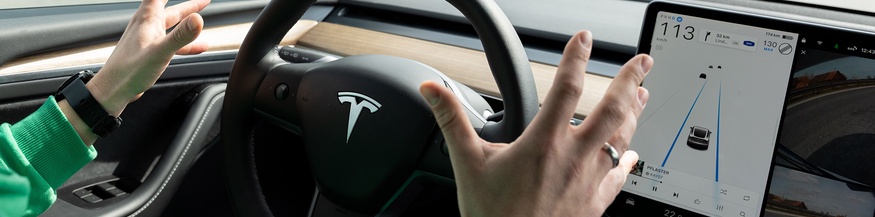 Autonomes Fahren in einem Tesla