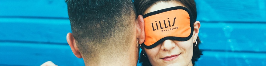 Zwei tanztende Menschen 