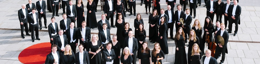 Tonkünstler-Orchester vor dem Musikverein Wien