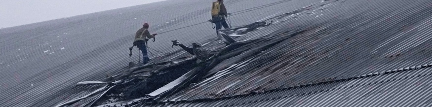 Beschädigter Sarkophag durch eine Drone, Tschernobyl, Reaktor 4