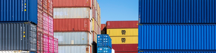 PICTUREDESK.COM/SZ-PHOTO/WOLFGANG FILSER Container am Hafen