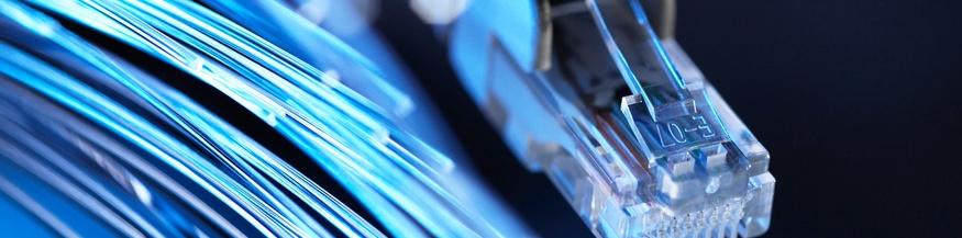 Netzwerkstecker mit Glasfaser