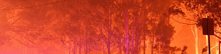 Feuer in einem Ort in Australien