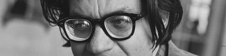 Portrait von Morton Feldman um 1976.