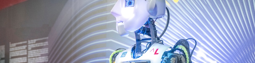 Unheimlich aussehender Roboter