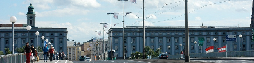 Brückenkopfgebäude und Nibelungenbrücke