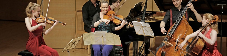 Noa Wildschut, Violine; Pauline Sachse, Viola; Harriet Krijgh, Violoncello; Dominik Wagner, Kontrabaß; Magda Amara, Klavier