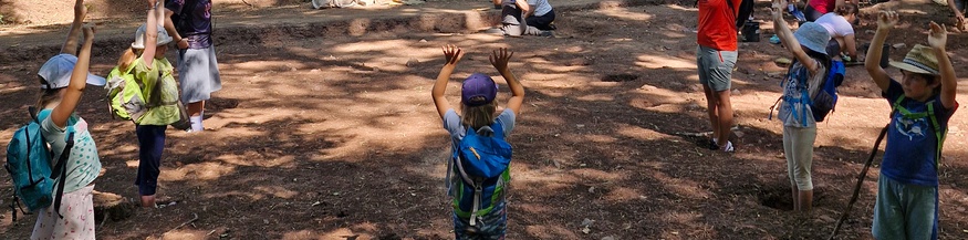 Forschungsgrabung am steirischen Königsberg: Schulkinder