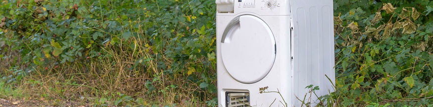 Kaputter Trockner am Wegesrand