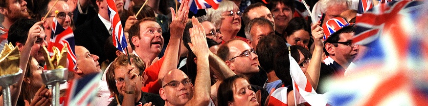 Last Night at the Proms, jubelnde Menschen mit Fahnen