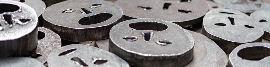 ORF/URSULA HUMMEL-BERGER Jüdisches Museum Berlin: Schalechet (Gefallenes Laub) von Menashe Kadishman