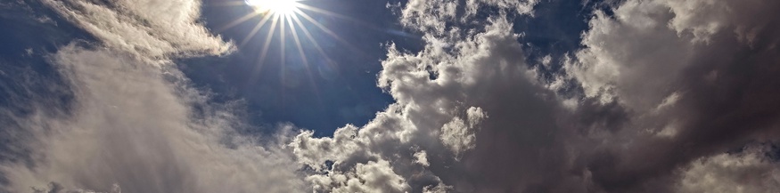 Sonne zwischen den Wolken