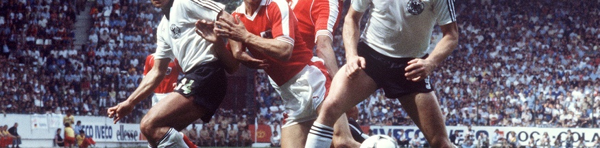 Ullstein Ullstein 25.06.1982 00:00 Fussball WM 1982: BR Deutschland - AUT 1:0  Fussball-WM 1982, Endrunde in Spanien, 1. Finalrunde, Gruppe 2 in Gijon: BR Deutschland - Österreich 1:0