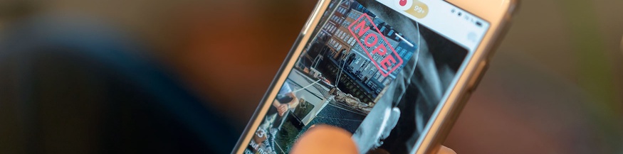 Tinder-App auf dem Handy