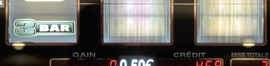 Die Anzeigen eines Spielautomaten im Casino