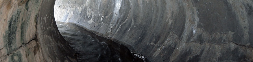 Ein eingewoelbter Wasserlauf ("Bachkanal")