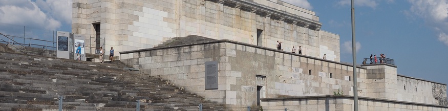Feldtribüne entworfen von Architekt Albert Speer, Zeppelinfelder in Nürnberg